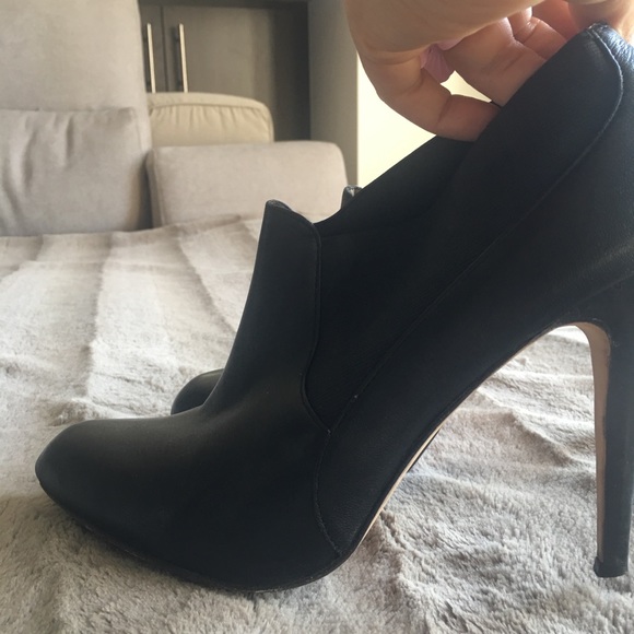 Bootie size 9 - Picture 3 of 6